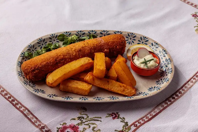Karađorđeva šnicla con patate casarecce e salsa tartara
